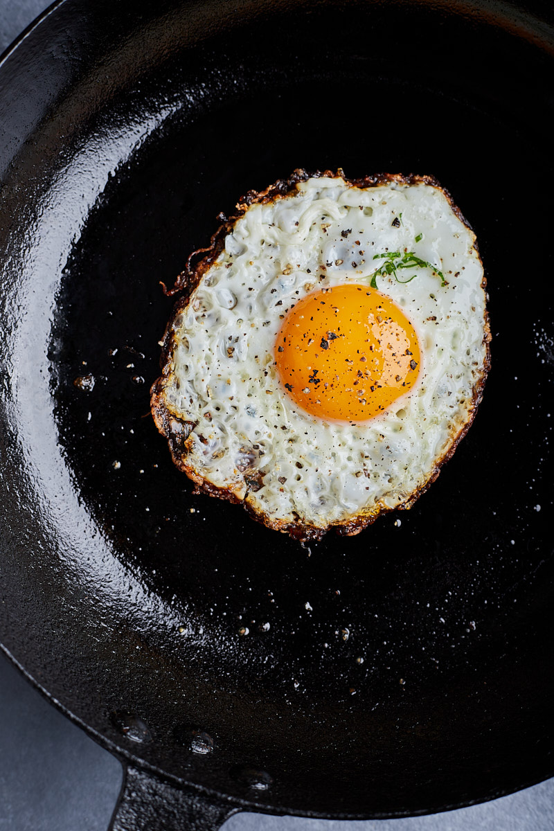 It’s best to use vegetable oil for crispy fried eggs.