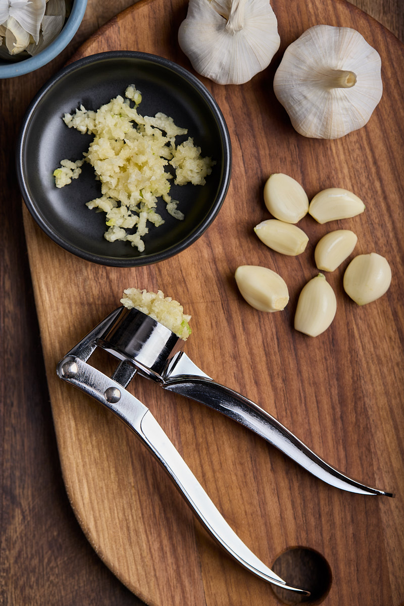 Fresh Crush Garlic to Maximize Its Flavor