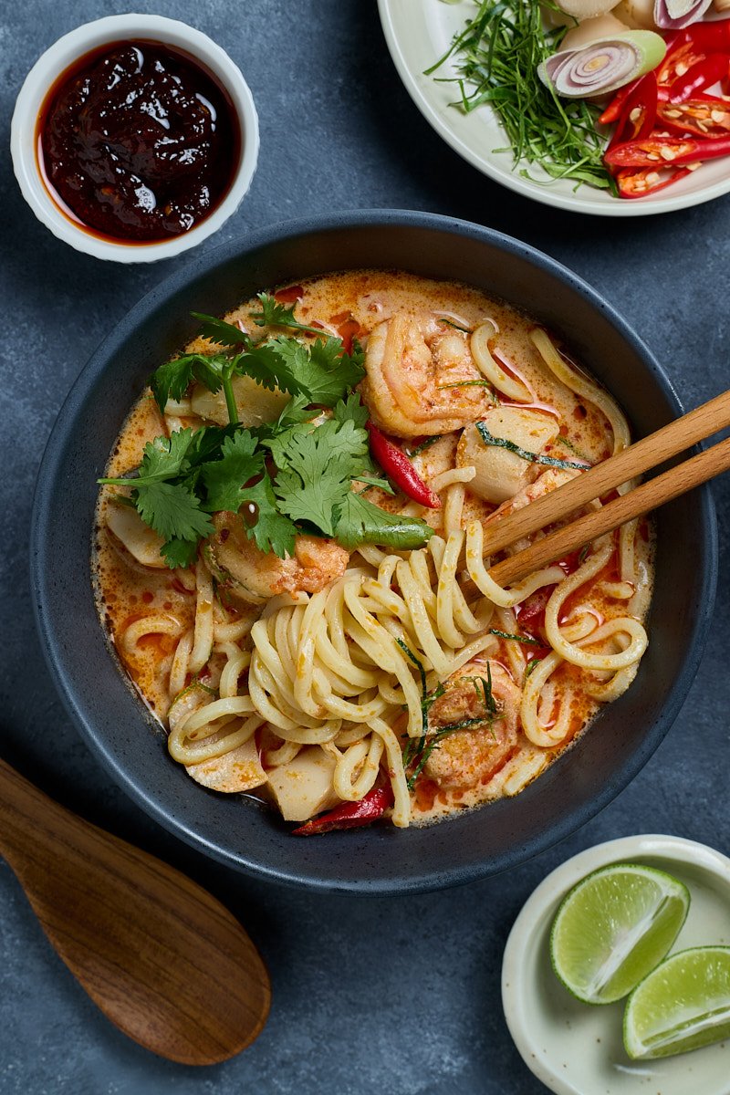 Get excited by a beautiful noodles soup. 