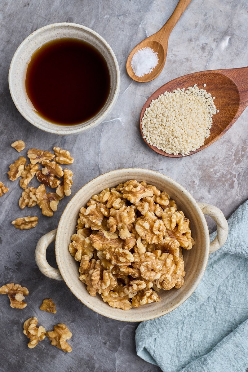 Measure raw walnuts and white sesame.