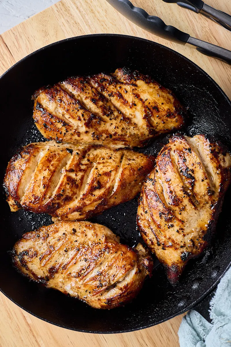 Cook chicken to browning for aroma taste.